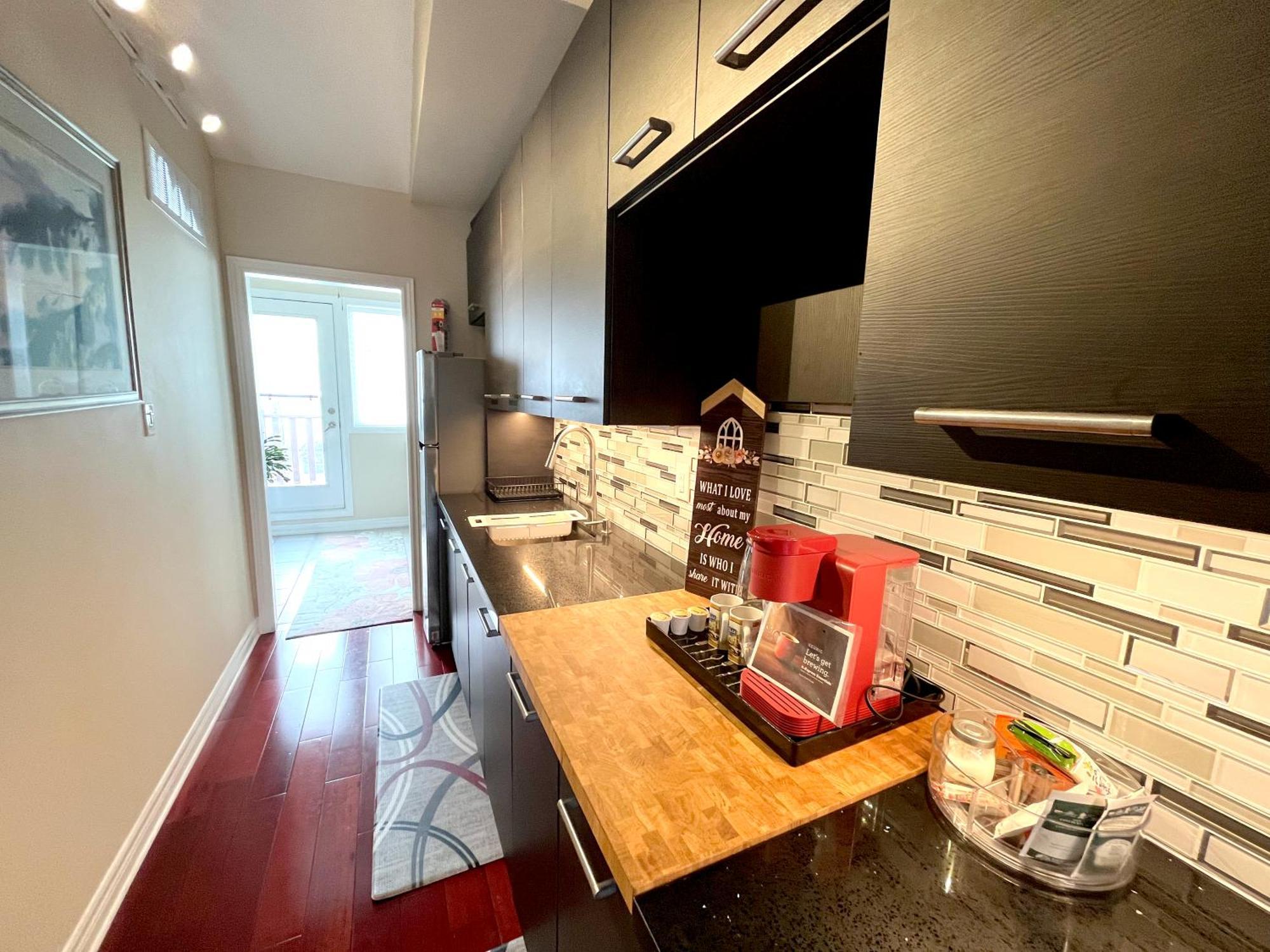 Stunning Rooms In Townhouse Across The Beach Toronto Exterior photo